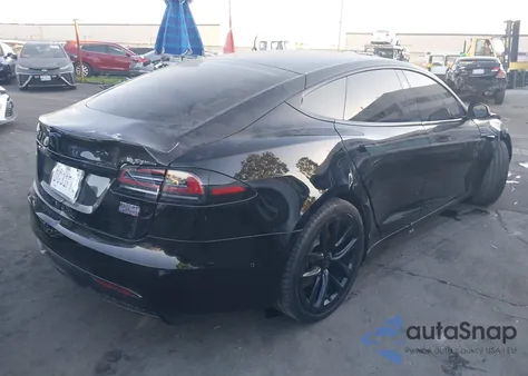 2022 Tesla Model S Plaid Tri Motor All-Wheel Drive z USA, uszkodzony, nr VIN 5YJSA1E60NF483183